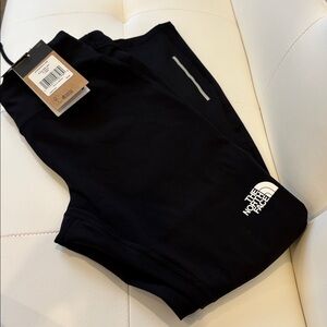 NWT The North Face Jet Black Active Winter Warm Tight Leggings Large L Reg $89